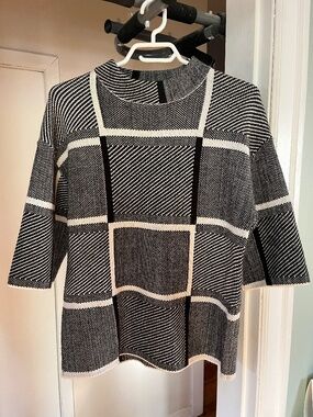 Belldini Black & White Patterned Knit Sweater - Size S